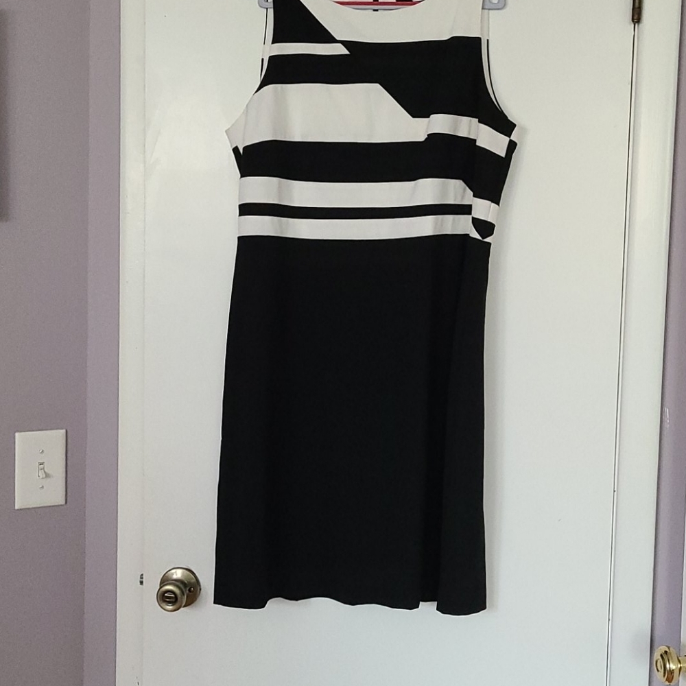 White House Black Market Sheath Dress EUC